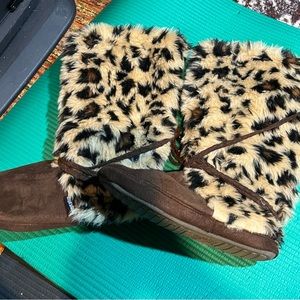 Muk Luks Leopards Boots!  Size 8 -8 1/2!